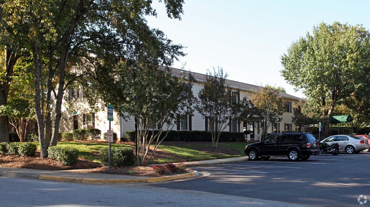 Williamsburg Manor Apartments Cary, NC