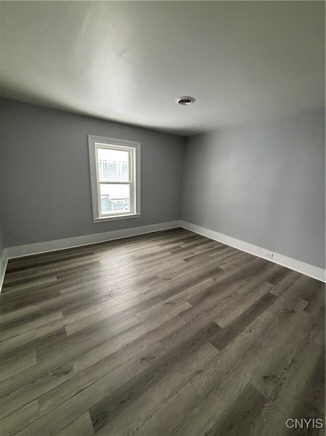 Building Photo - 156 N Meadow St