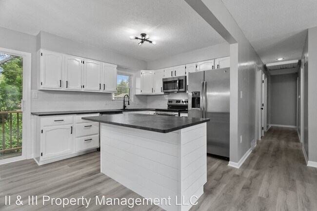 Foto del edificio - 5 br, 2 bath House - 705 S Montclaire Dr