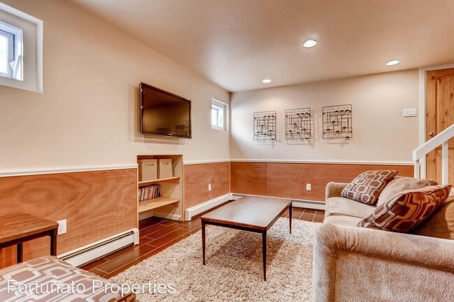 Building Photo - 3 br, 2.5 bath House - 105.5 S. High St.