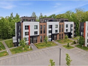 Building Photo - 125 Boul. de l'Amérique-Française