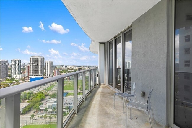 Foto del edificio - 488 NE 18th St