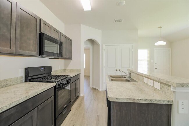 Foto del edificio - 3816 Avalon Ln