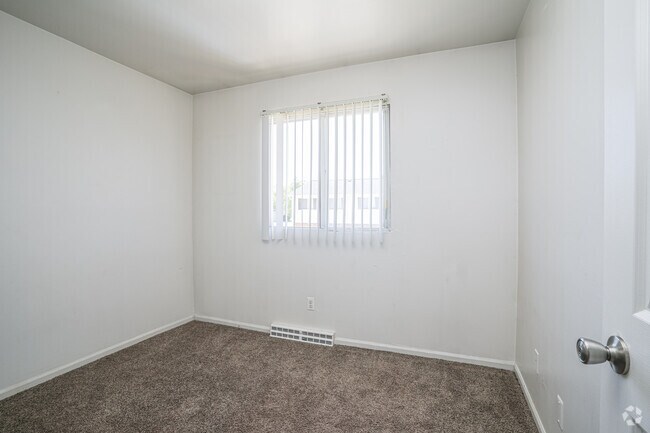 Cómodo dormitorio con iluminación natural - Michigan Edgewood