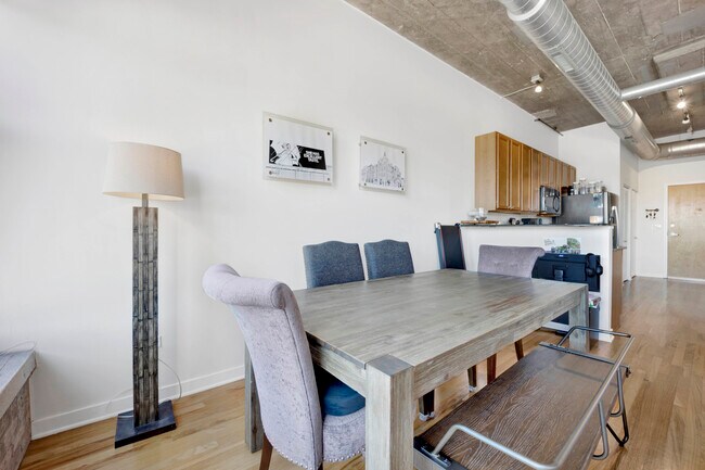 Foto del edificio - 1033 W 14th Pl