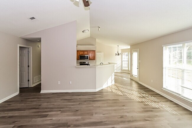 Foto del edificio - 5870 Tommy Joe Dr