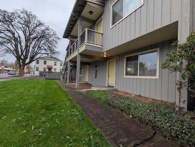 Foto del edificio - Open Concept 2-Bedroom, 1-Bath Apartment In Convienient Downtown Location!