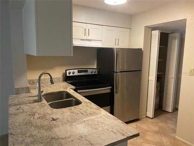 Building Photo - 4035 S School Ave