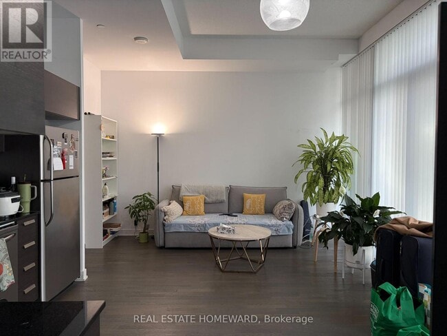 Building Photo - 1815 Yonge St