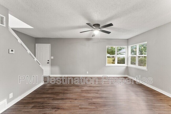 Foto del edificio - 528 NE 44th Terrace