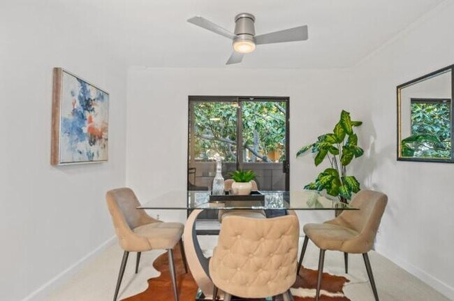 Foto del edificio - 999 Evelyn Terrace W