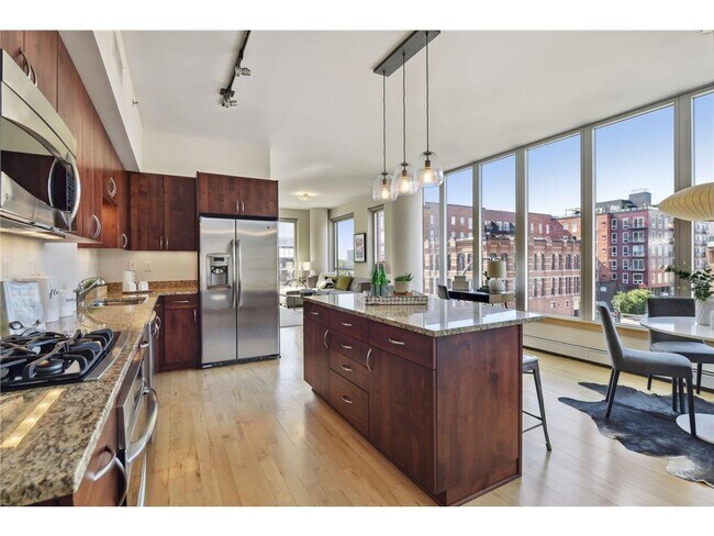 Foto del edificio - 215 10th Ave S