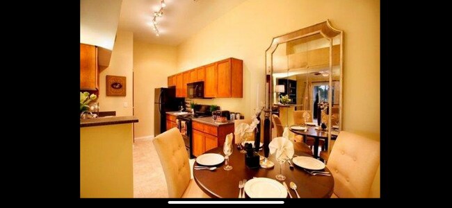 Dining Area - 1385 W University Ave