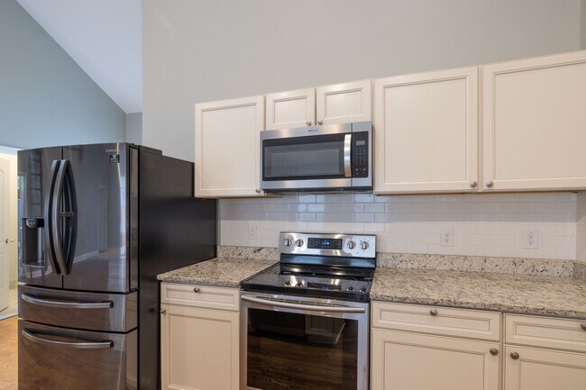 Building Photo - 242 Newport Dr