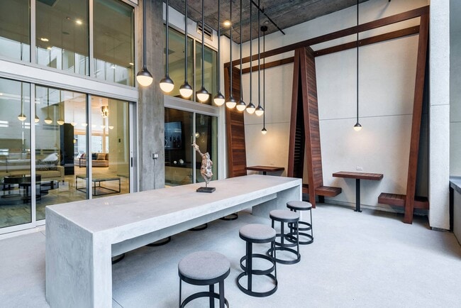 Building Photo - G12