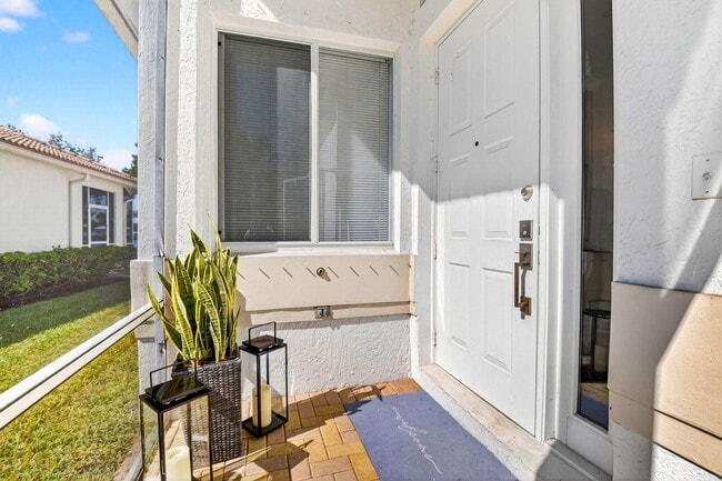 Foto del edificio - 2245 Sapphire Cir