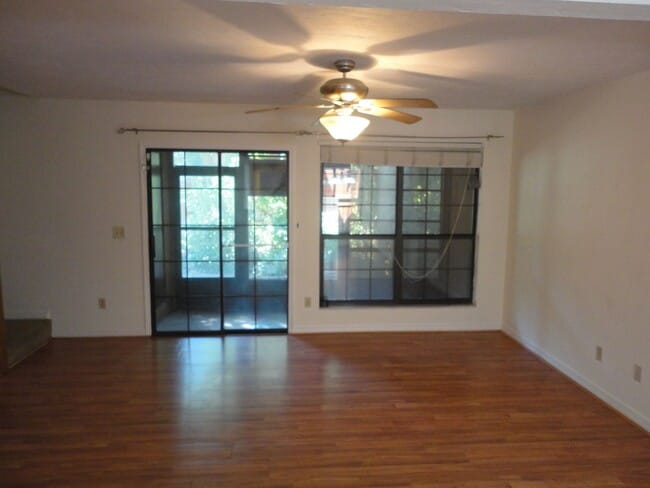 Building Photo - Rockwood Villas