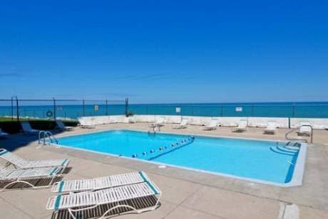 Building Photo - 6325 N Sheridan Rd