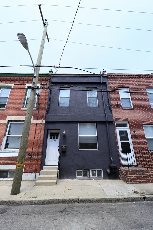 Building Photo - Modern 2 Bedroom Home in Point Breeze!