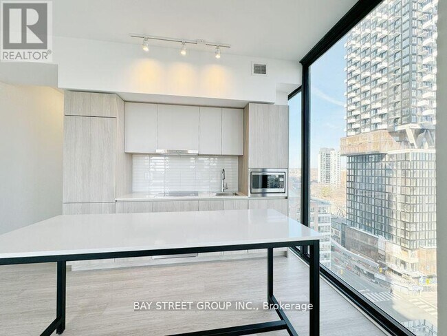 Building Photo - 47 Mutual St