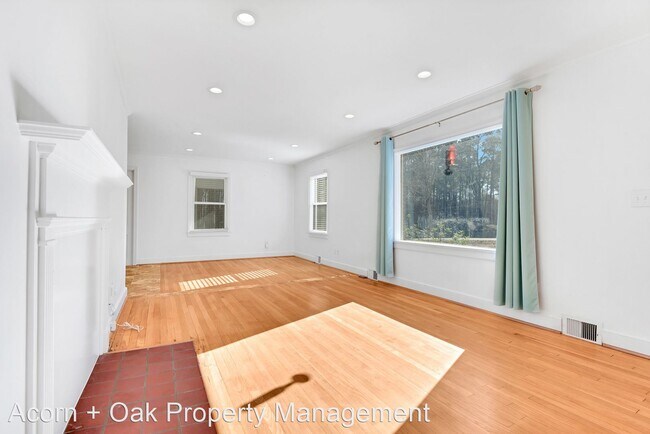 Building Photo - 3 br, 1 bath House - 124 Windsor Circle