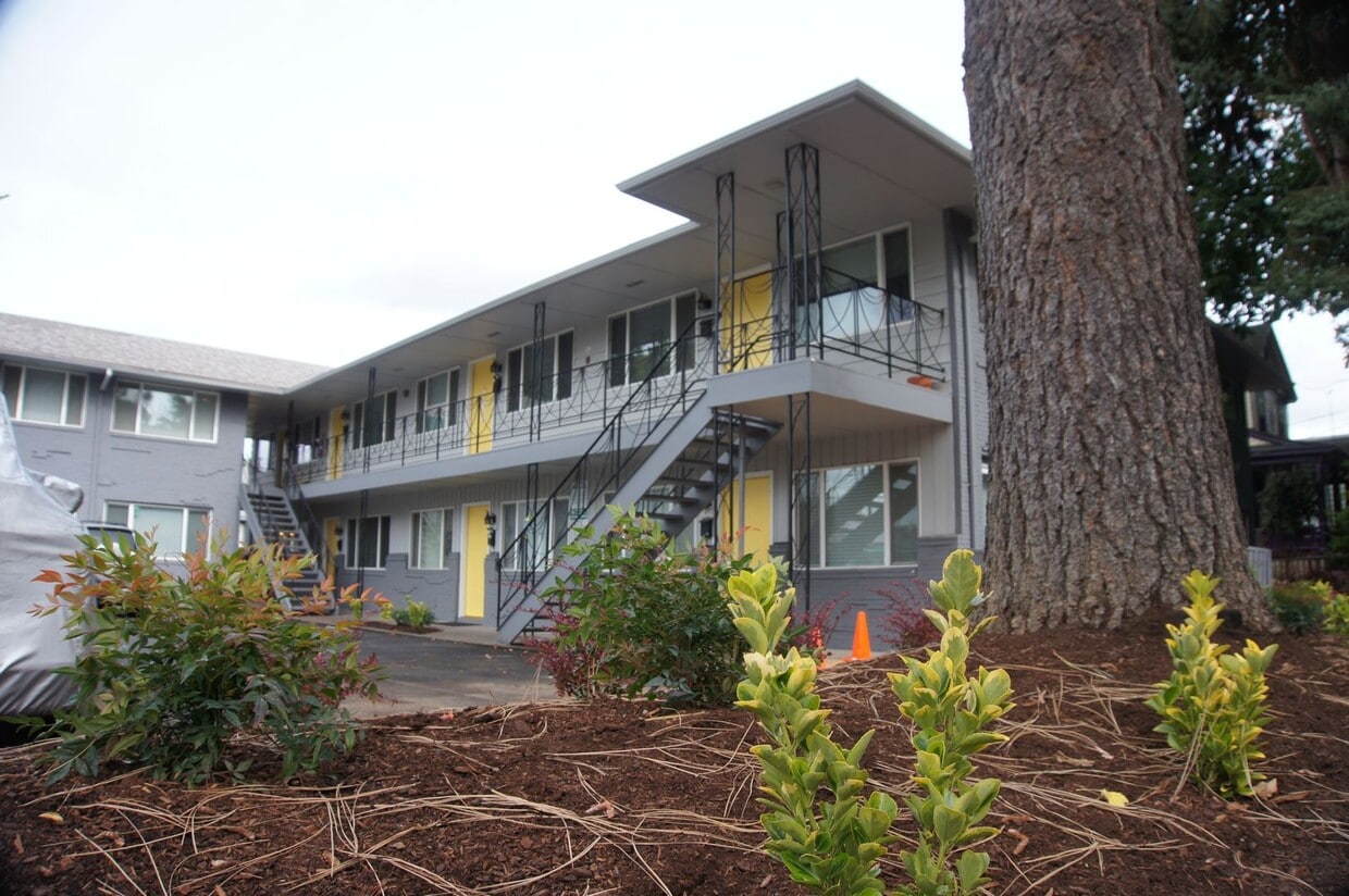 Off SE Belmont: Mid-Century 2Bdr w/Patio & Parking! - Off SE Belmont: Mid-Century 2Bdr w/Patio & Parking!