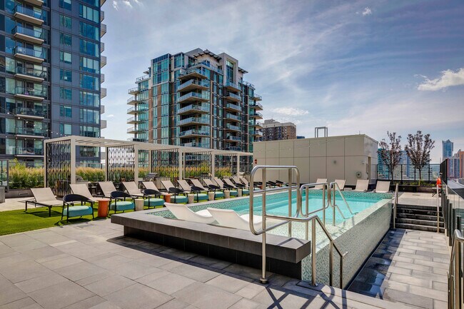 Terrasse de la piscine - Two Park Central