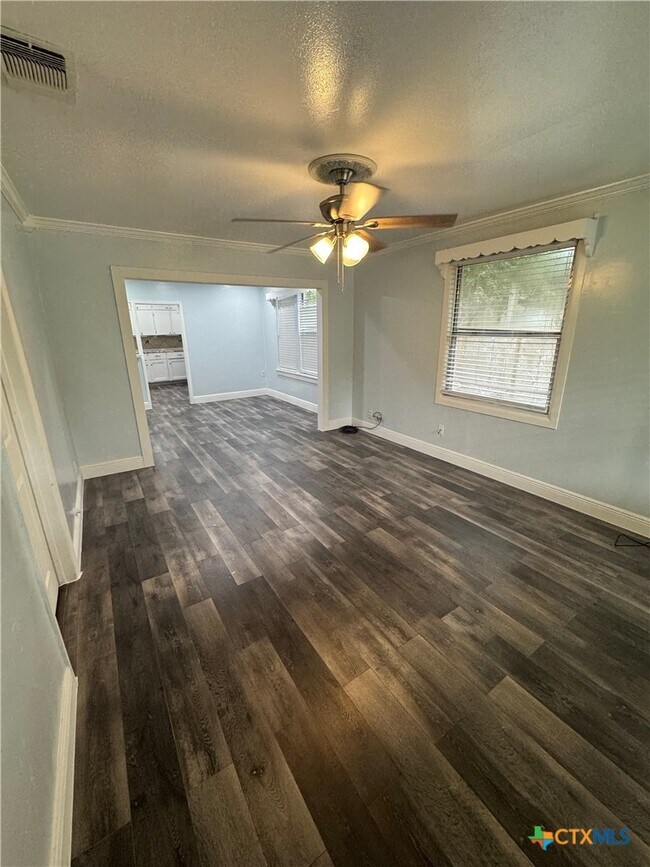 Foto del edificio - 1705 Holly St