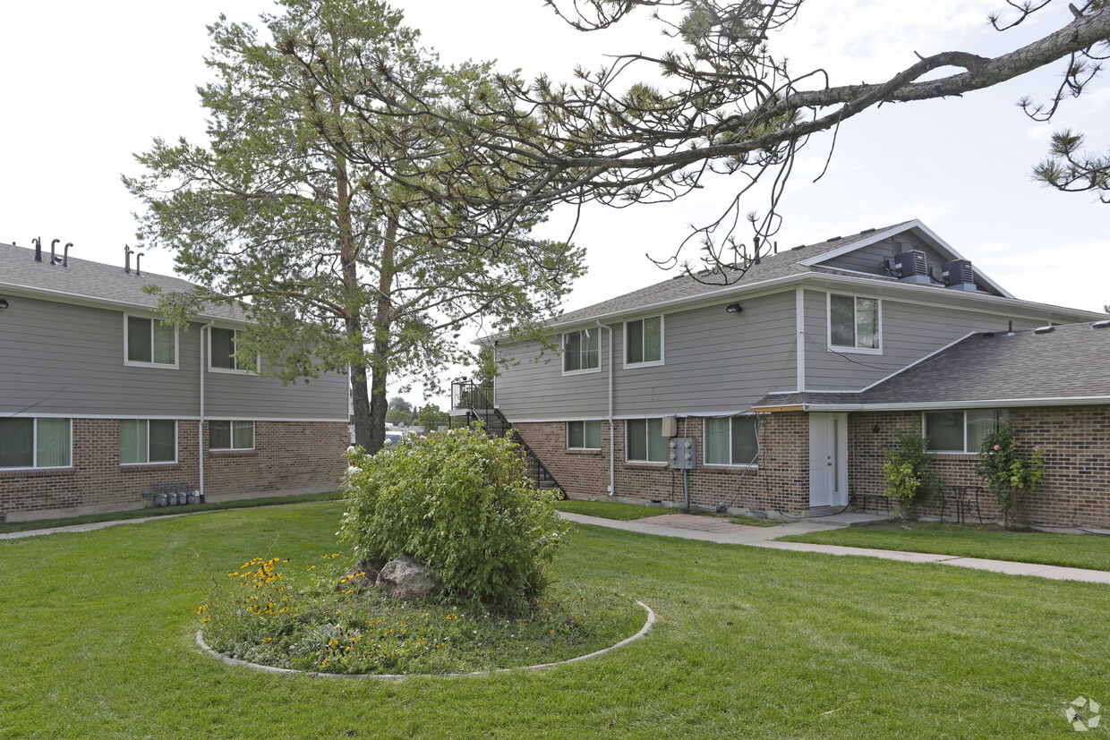 Primary Photo - Boulder Pines Apartments