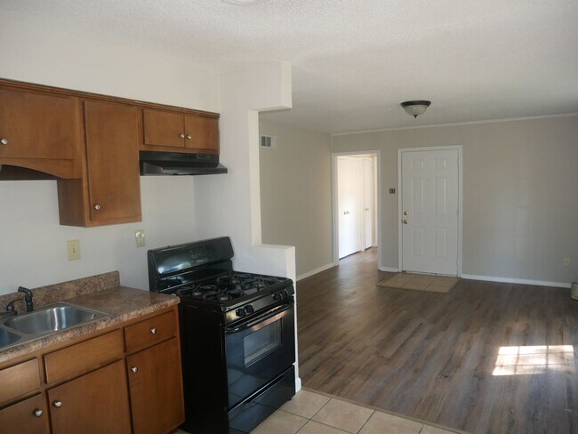 Foto del edificio - 6535 Hermitage Rd