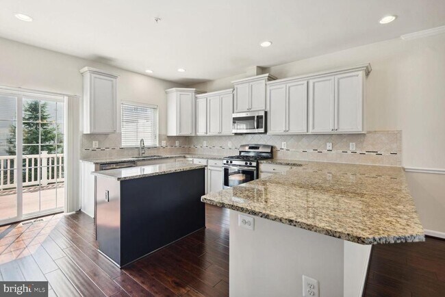 Foto del edificio - 8615 Stone Hill Ln