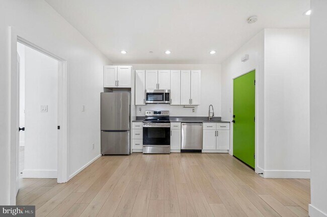 Foto del edificio - 633 N 64th St