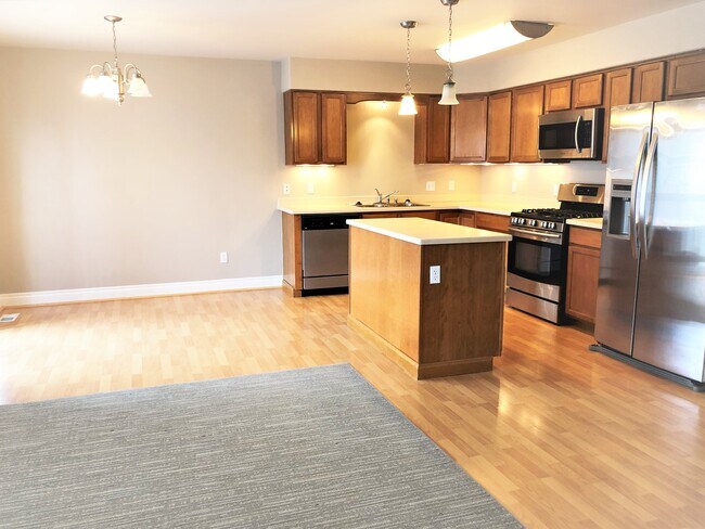 Área de comedor - 202 E 56th Ave