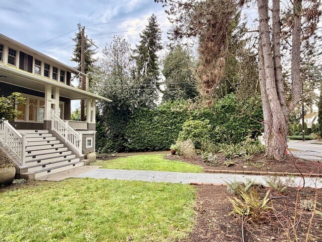 Building Photo - ROJAS