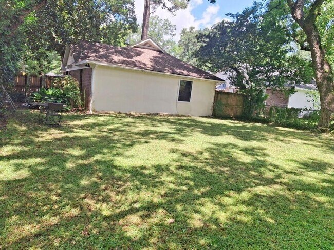 Foto del edificio - 1109 McNeil Ave