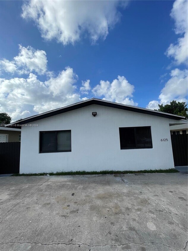 6125 SW 40th Ct Unit 1, Miramar, FL 33023 Room for Rent in Miramar