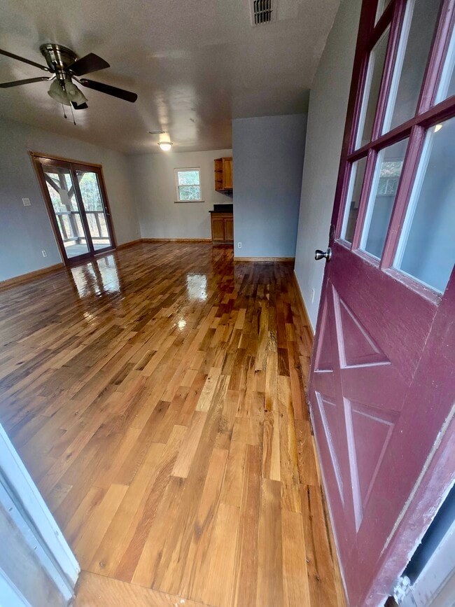 Foto del edificio - 434 Boomer Ferguson School Rd