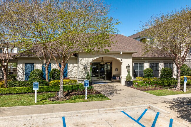 Oficina de arrendamiento - Paramount at Cedar Lodge