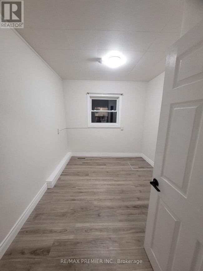 Building Photo - 189 King St E