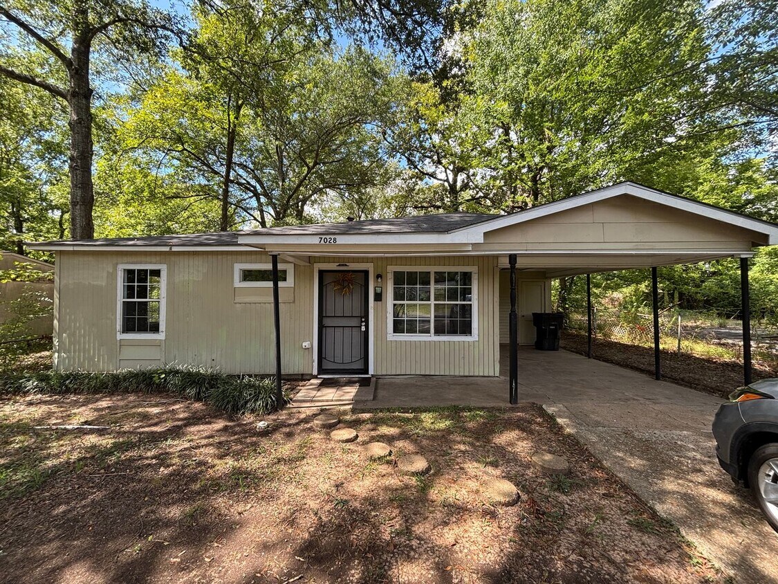 Primary Photo - 3 bedroom- 1 bath!