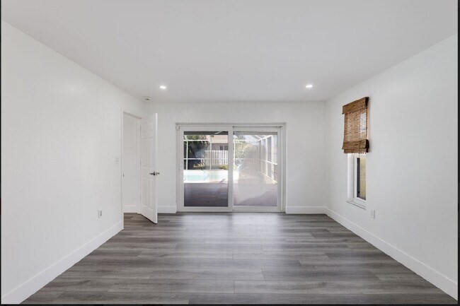 Building Photo - 3402 SE 15th Pl