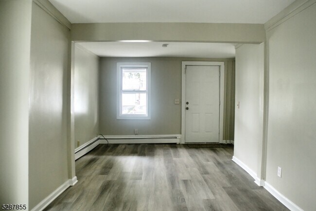 Building Photo - 46 Davis St