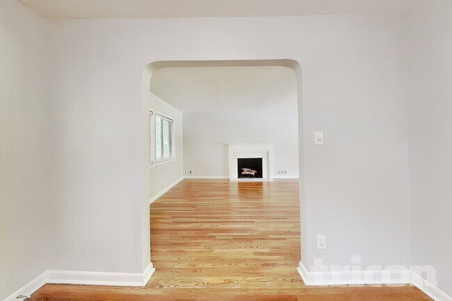 Foto del edificio - 381 Waterford Rd NW
