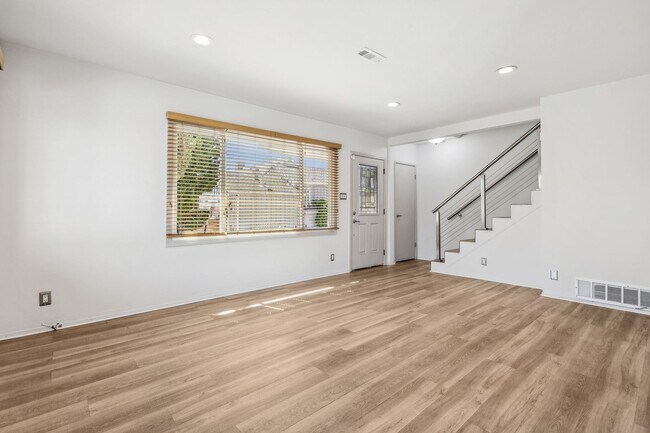 Building Photo - 1618 Fernside Blvd