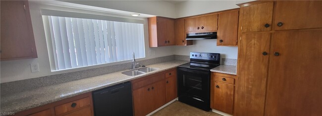 Building Photo - 356 E Desert Inn Rd