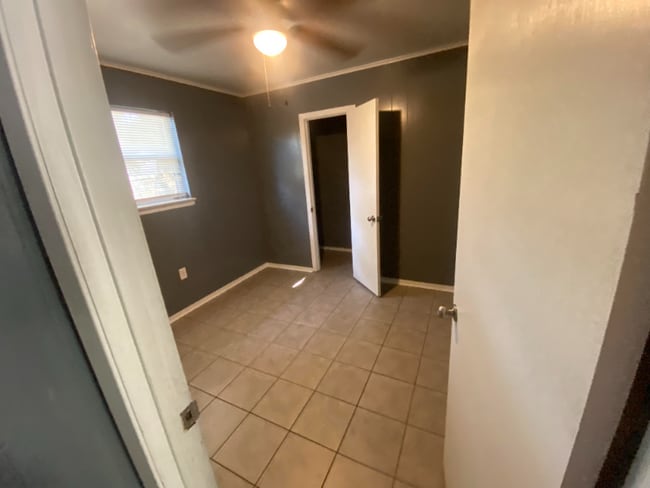 Building Photo - 409 Fieldcrest Dr