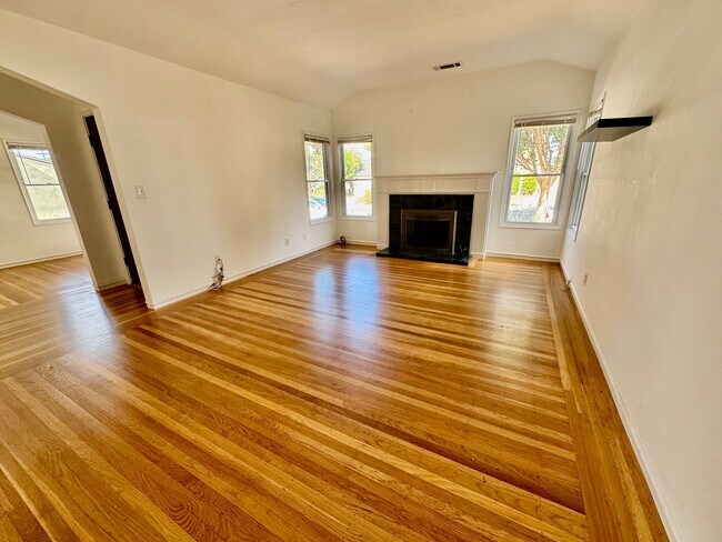 Foto del edificio - Remodeled 3Bed/2Bath Home in San Leandro –...
