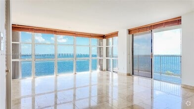 Building Photo - 1440 Brickell Bay Dr