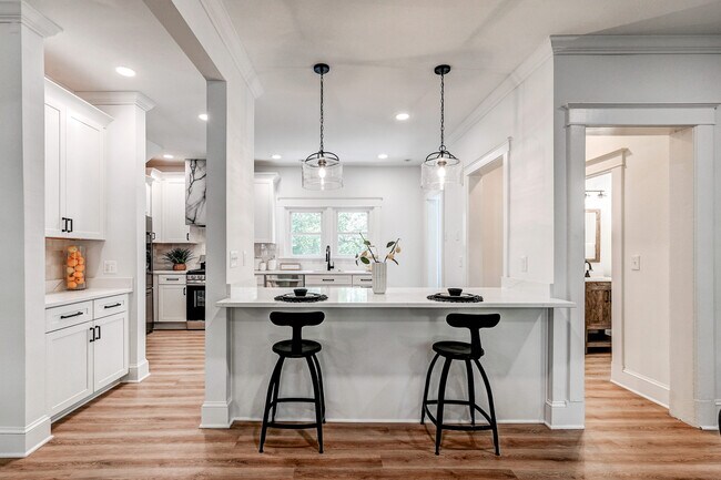 Building Photo - 4304 Rugby Rd