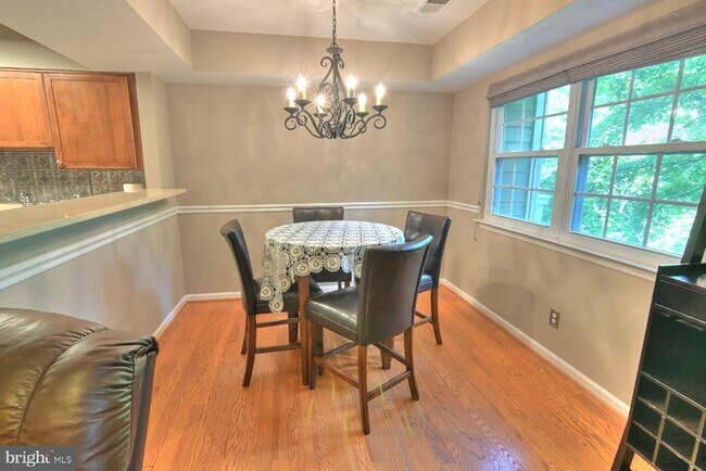 Foto del edificio - 5704 Chapman Mill Dr